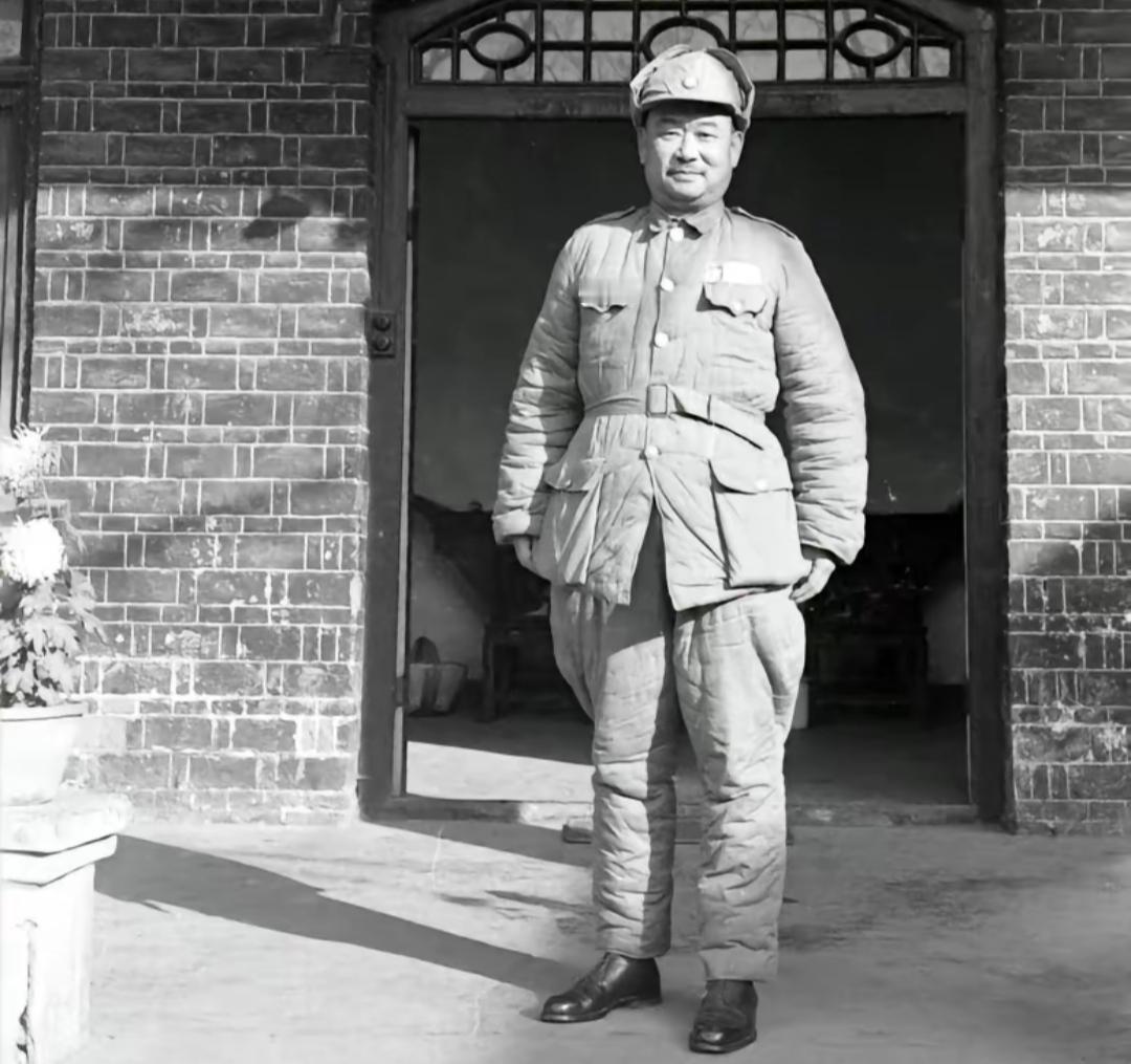 1938年1月，蒋介石乘飞机到开封后，责问前来迎接的刘峙：“你为何让高炮打我的座