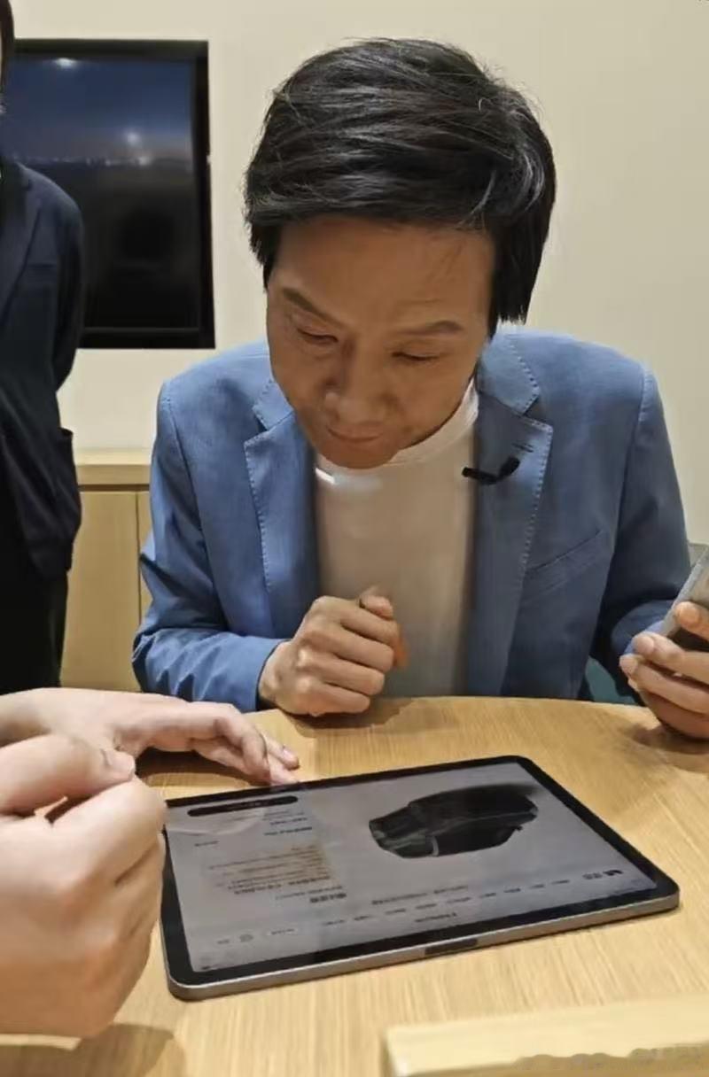 雷军点赞理想L6雷军雷军谈为什么做增程，直接拿理想L6举例——L6卖得越来越好，