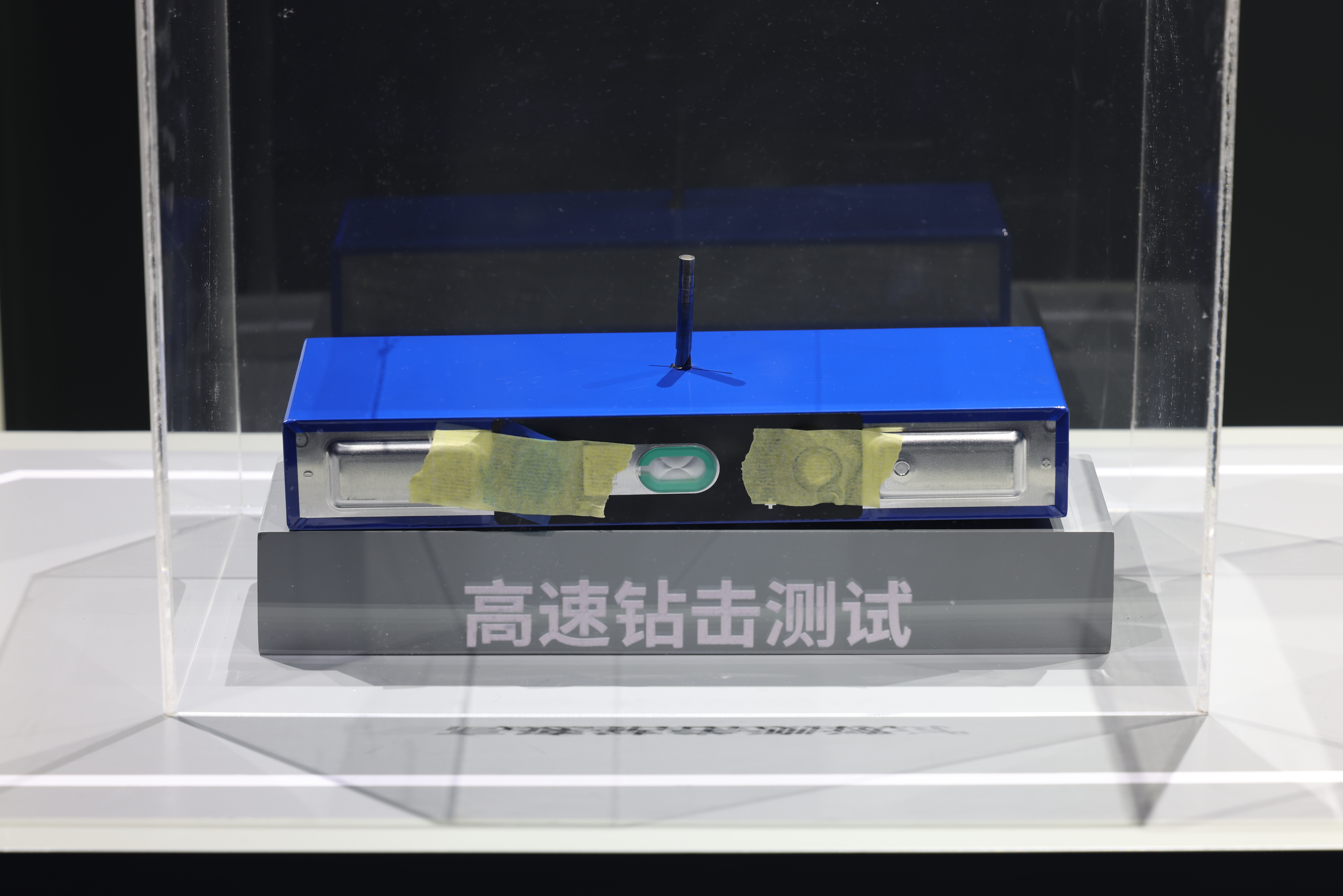 全球首款量产钠电池乘用车 今天长安联合宁德时代，发布了量产乘用车上钠离子电池的规