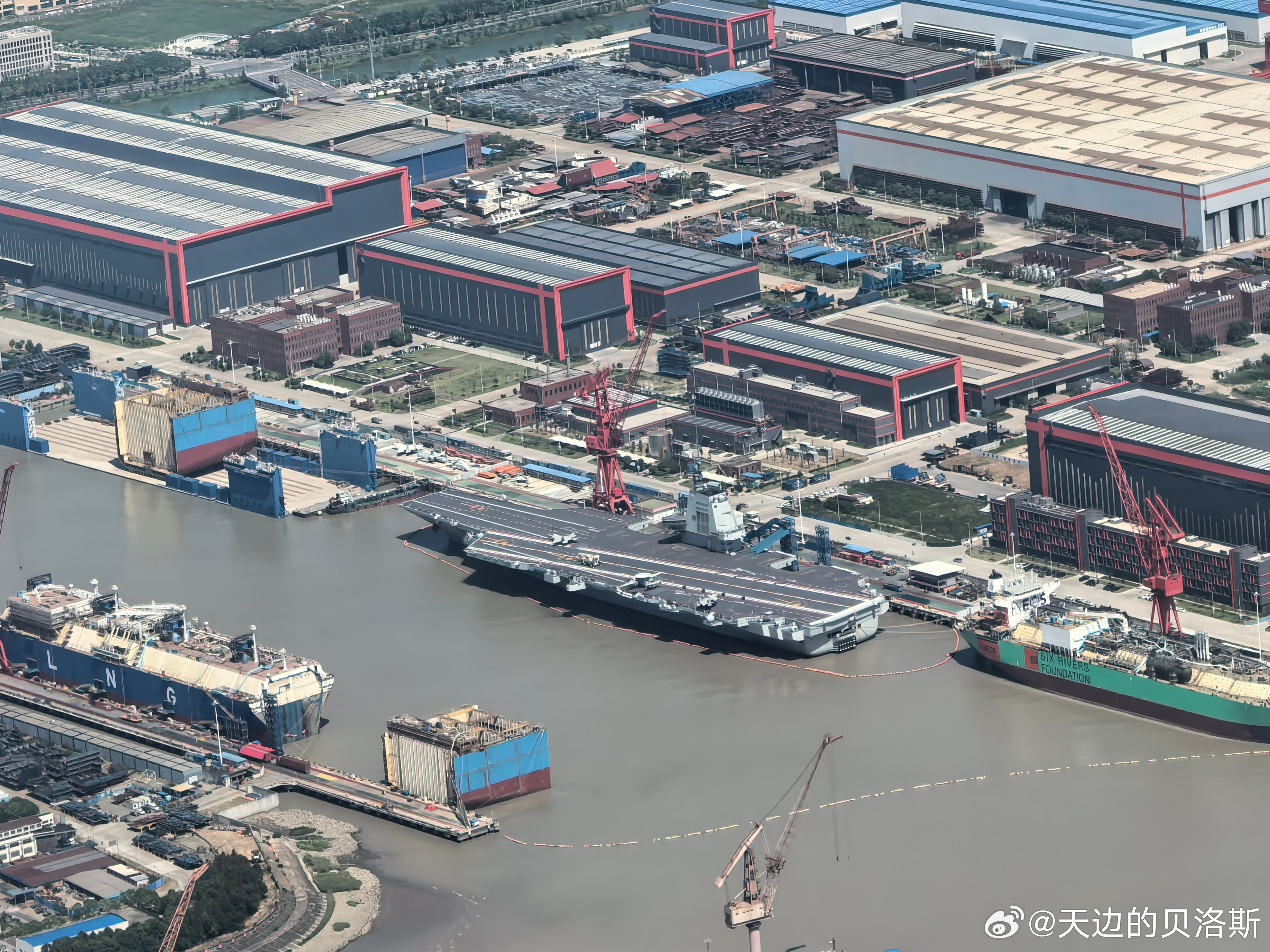 003福建舰近照 [并不简单]啥时候服役？[二哈]图源网络烽火问鼎计划 ​​​
