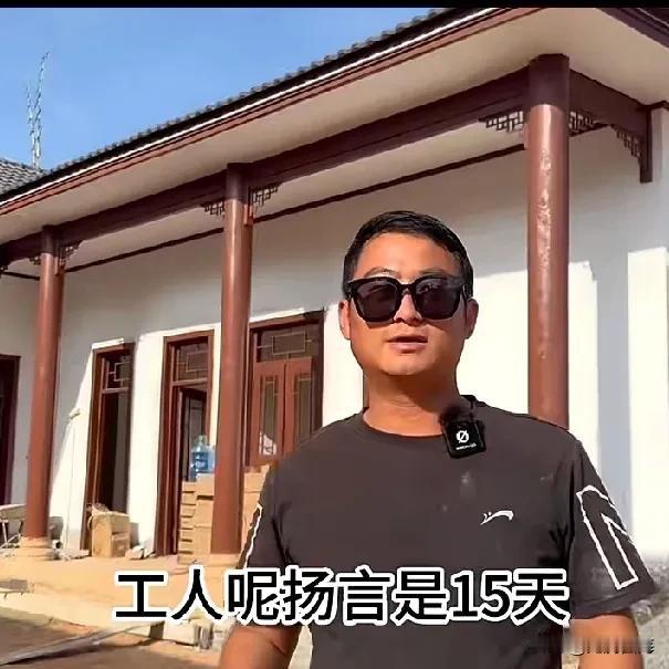 今天阿彪在老挝建的中式三合院又开始动工了，′首先阿彪给三合院安装中式灯具，院内地