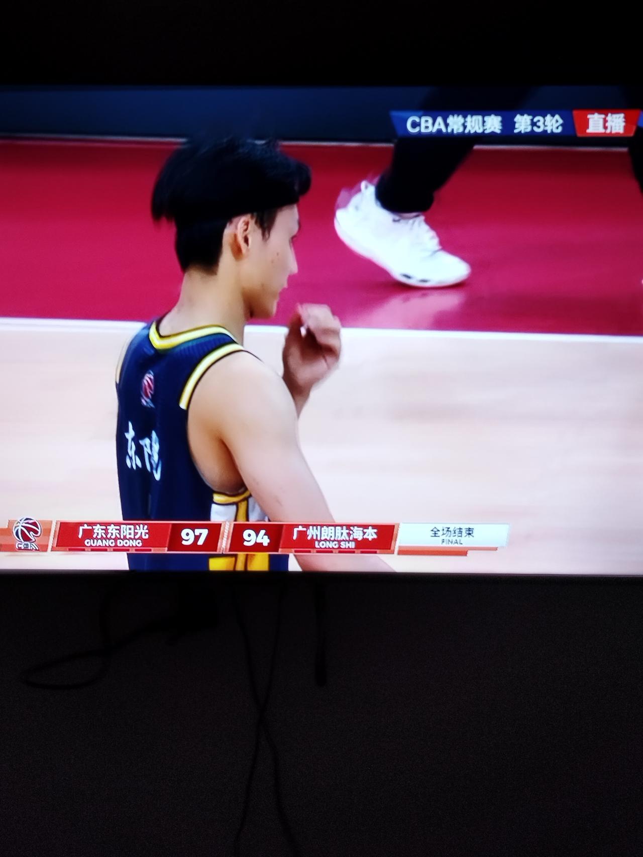 广东男篮离开了徐杰真就不好使？

徐杰就是广东男篮的定海神针。

有徐杰在场上，