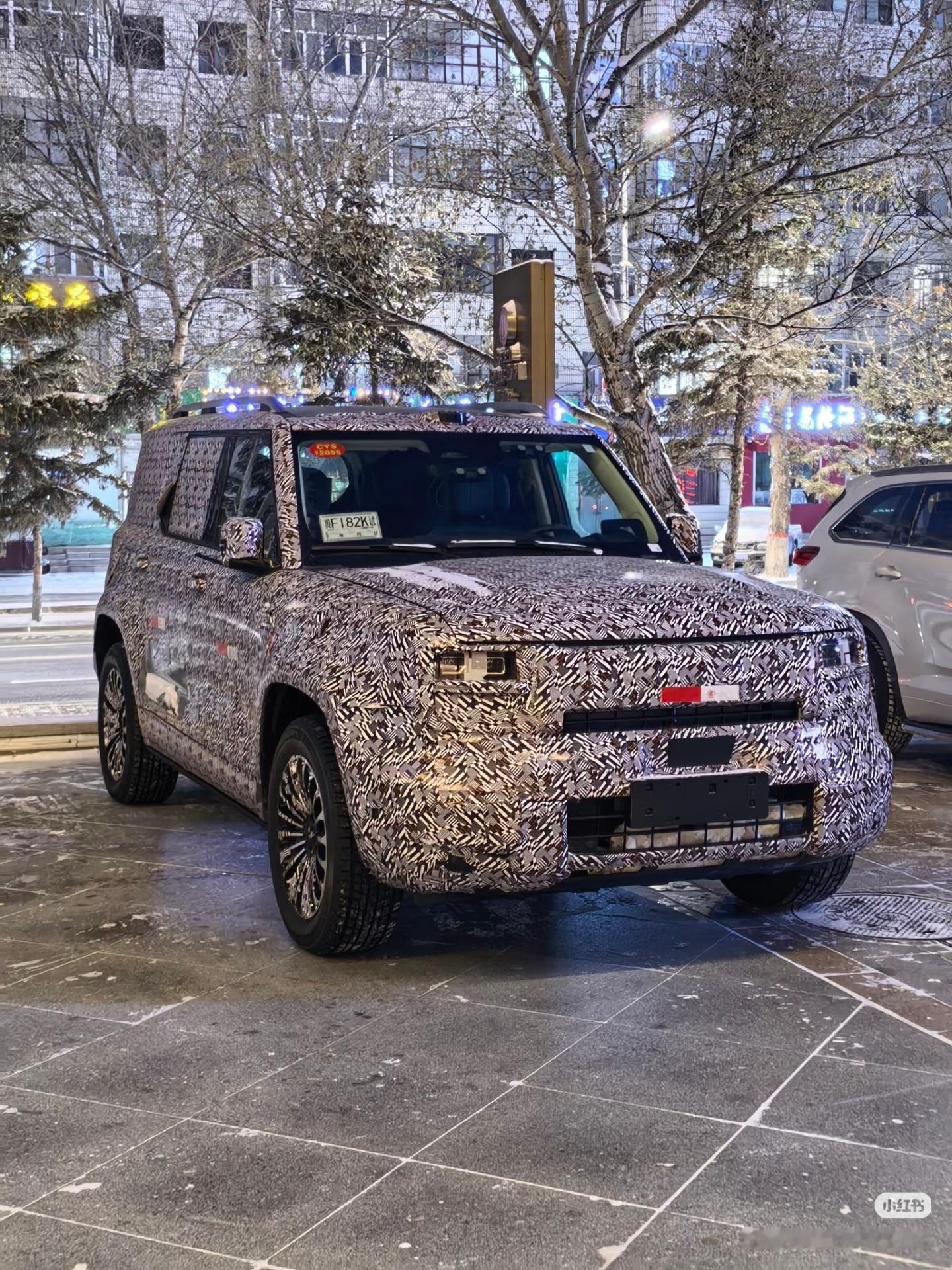 长城新的方盒子车，注意有激光雷达，不是哈弗。往钛7那边儿想 北京