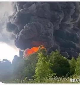 从油库大火的偶然之中，看俄罗斯威武霸气的必然

俄罗斯首都东北的战略储备油库大火