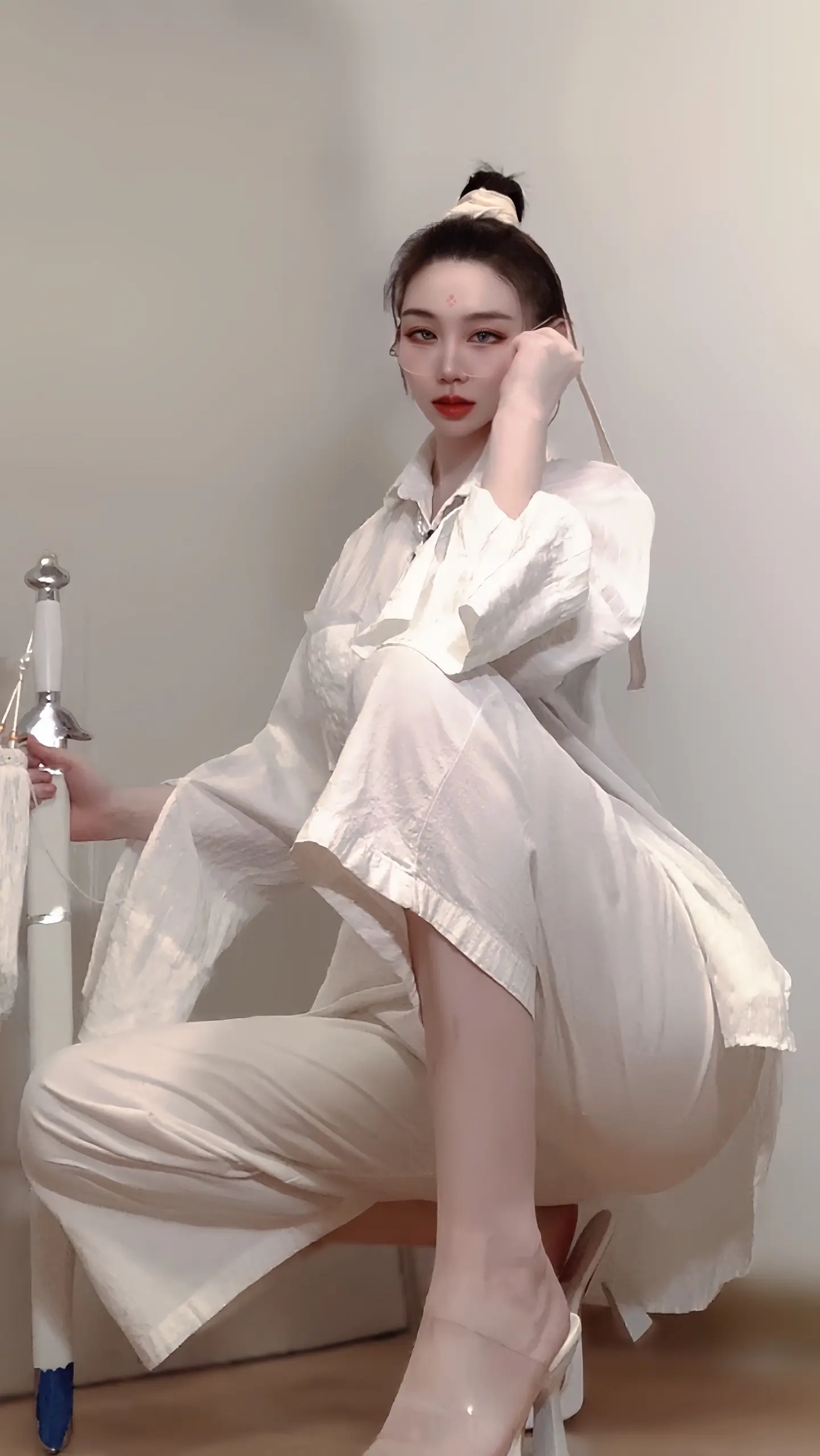 50岁依然保持好状态之。“你们走了  朕会难过  会伤心很久  但是朕...