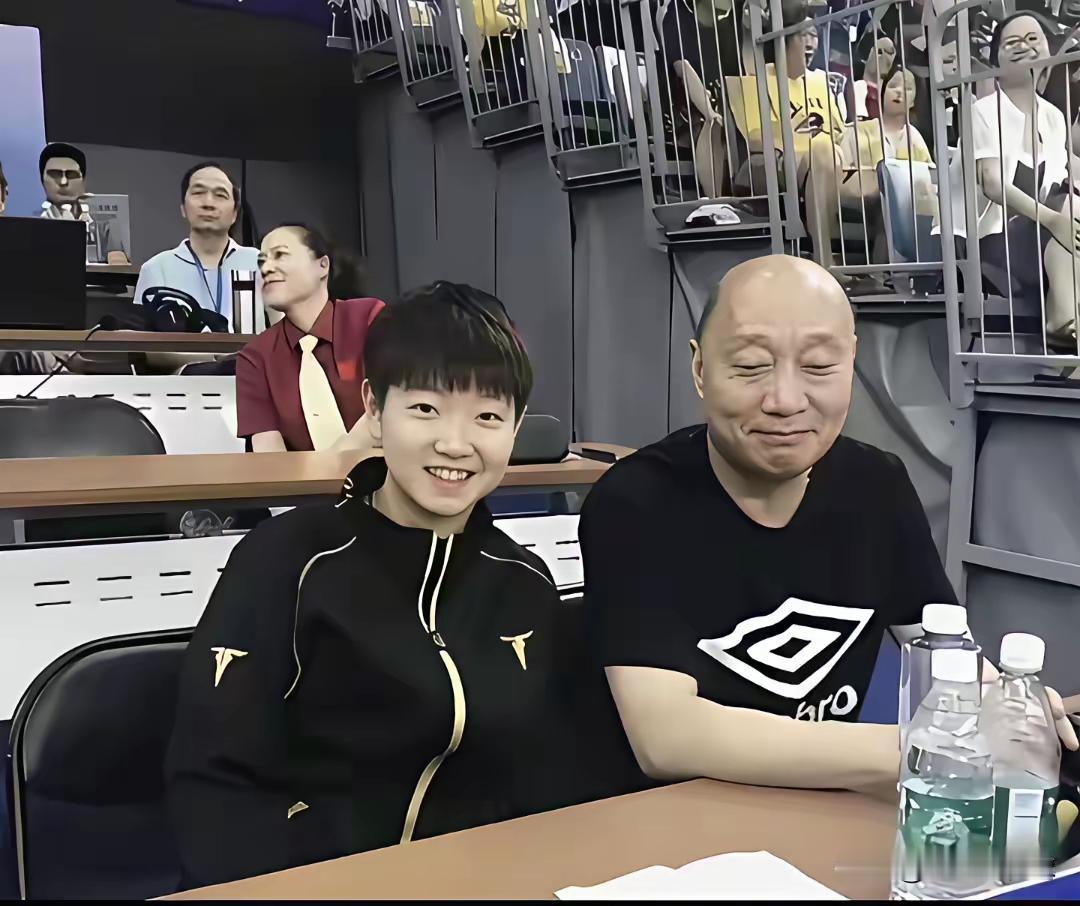 老杨真有眼光：
这孩子将来肯定有出息！
果不其然
老杨把莎莎带进河北队
又送进国