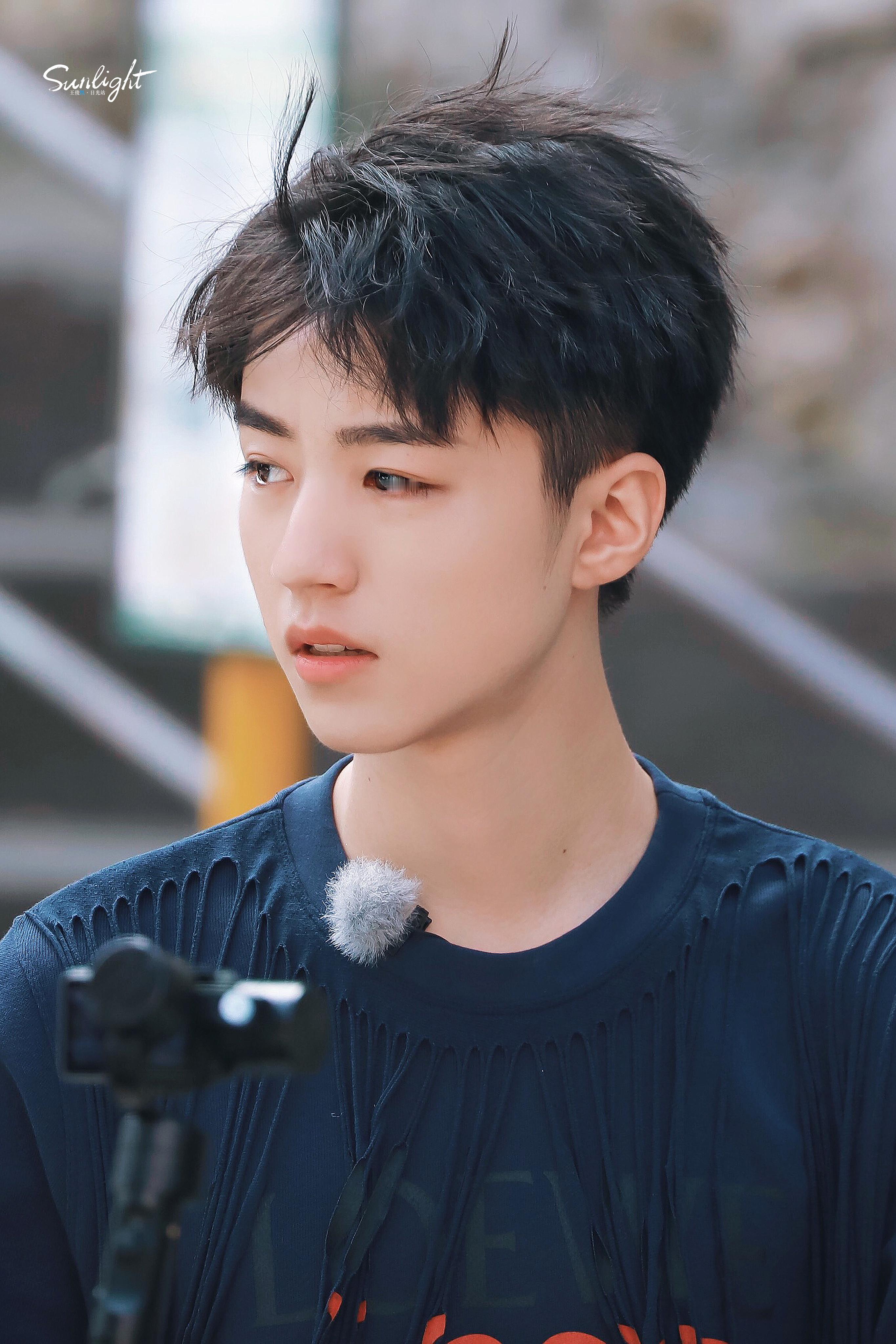 周杰伦王俊凯 中餐厅你们敢编我都不敢信好吧。。。。。。这两个人芒果但凡能请到一个