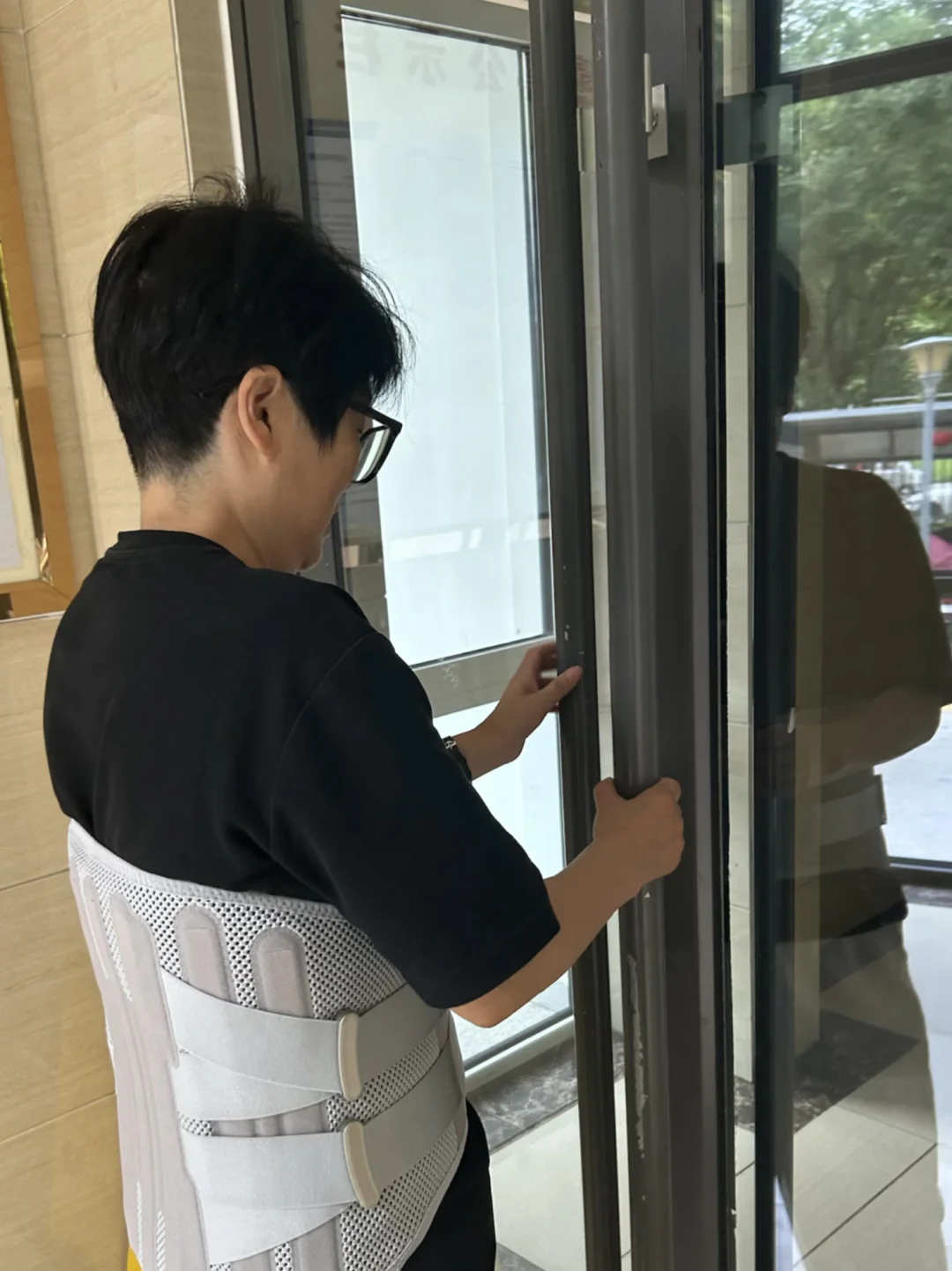 这次妈妈不小心跌倒住院了，摔倒了腰，然后胸椎也断了。从来没有觉得这样的...