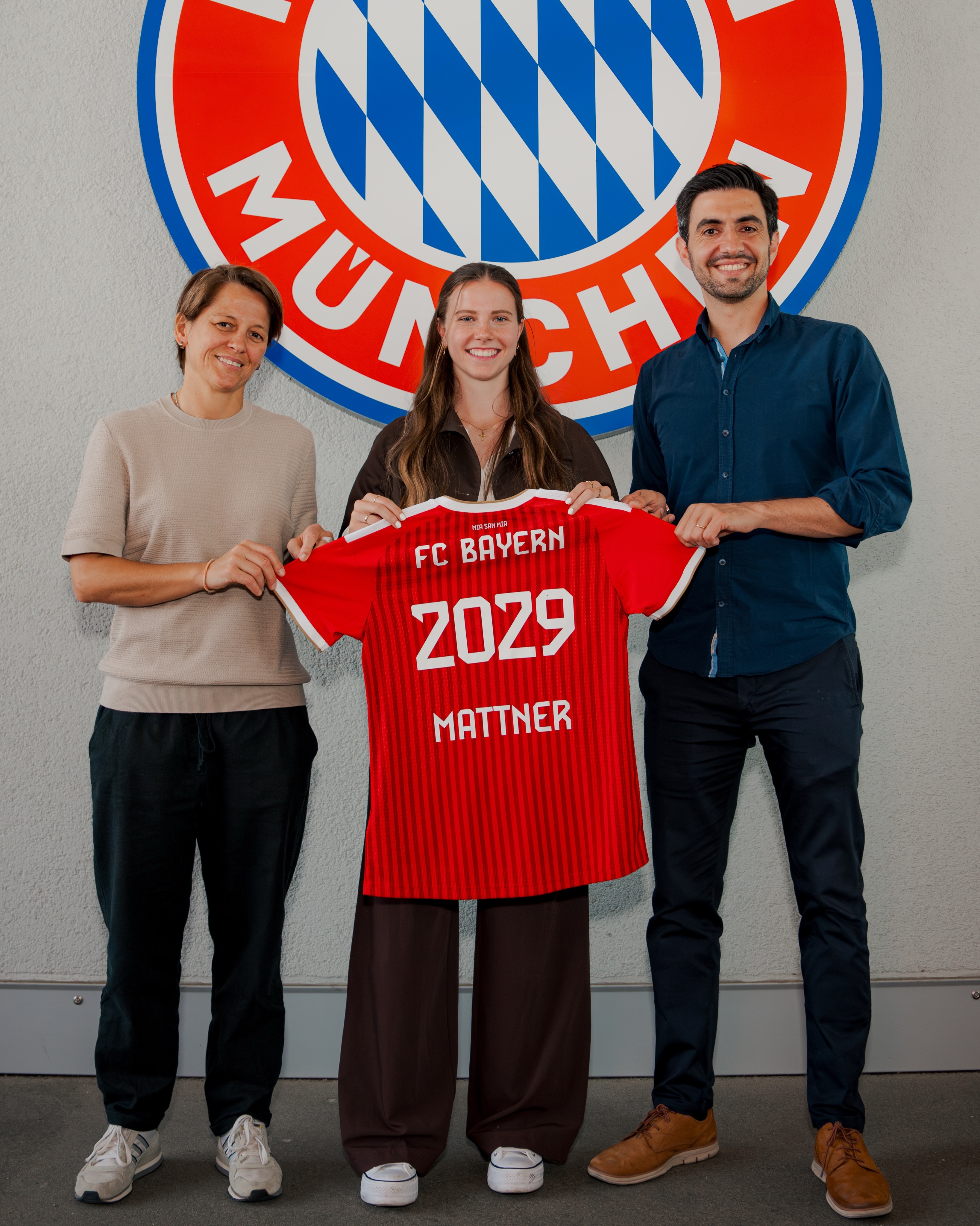 【官方公告】拜仁女足签下了Sarah Mattner。这位23岁的德国国脚将在新