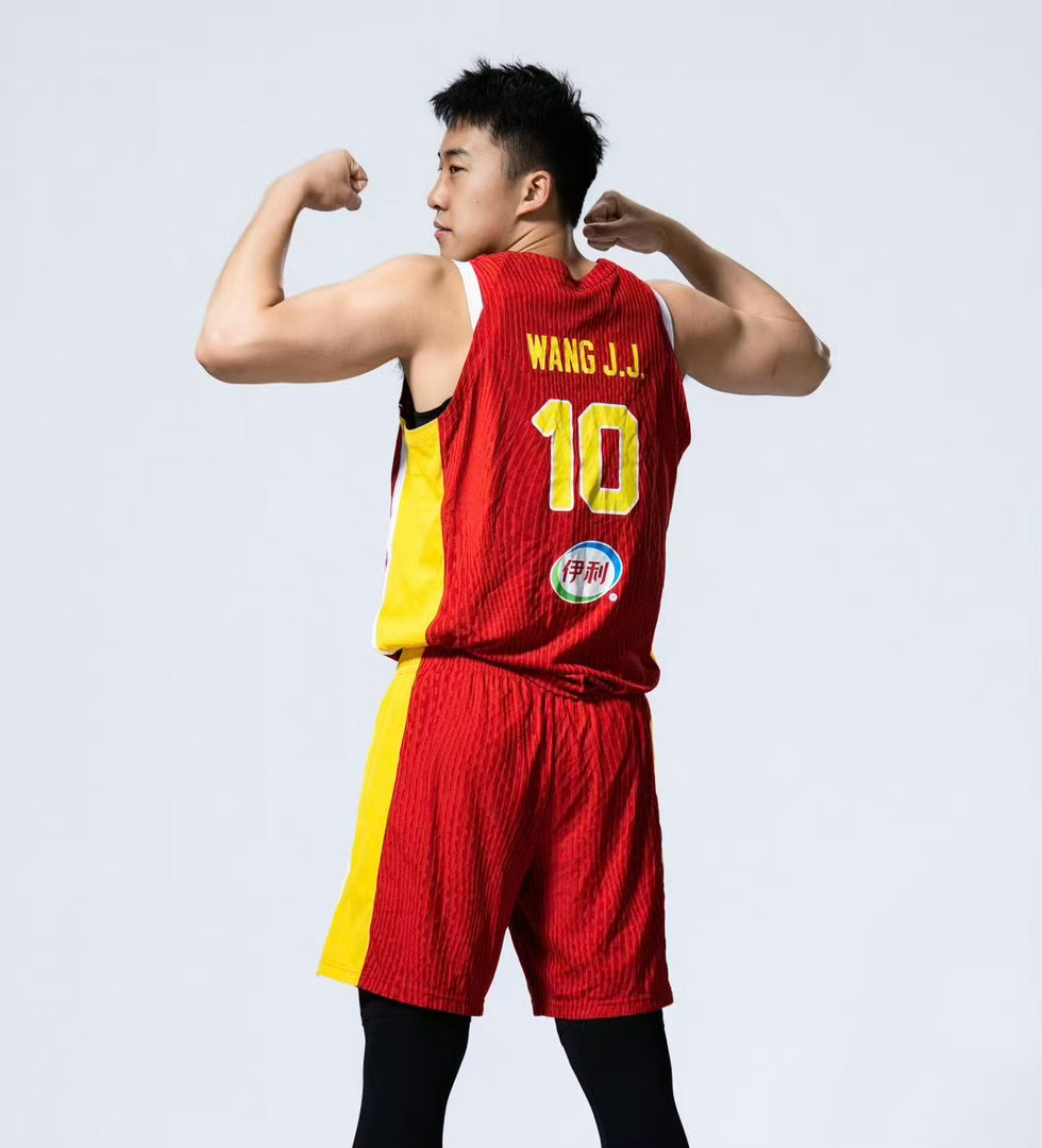 中国NBL联赛报备合同球员名单公示，香港金牛队已经为王俊杰报备合同，双方正式签约