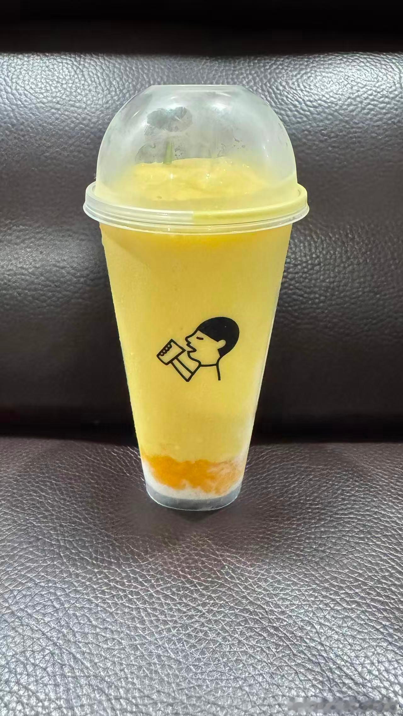喜茶芒椰糯米饭应铁子们的好奇心，我试了，还行吧，米饭有点多几乎口口都是米饭，其实