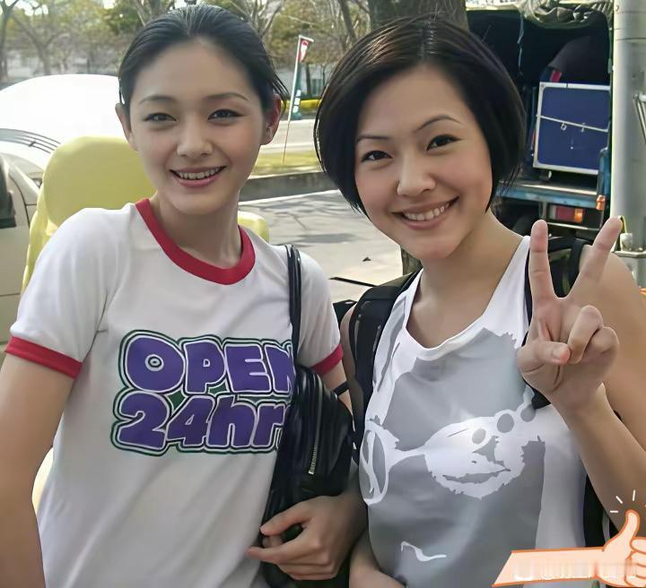 小S爱的只有她姐大S，但大S的两个孩子，感觉她并不喜欢。 