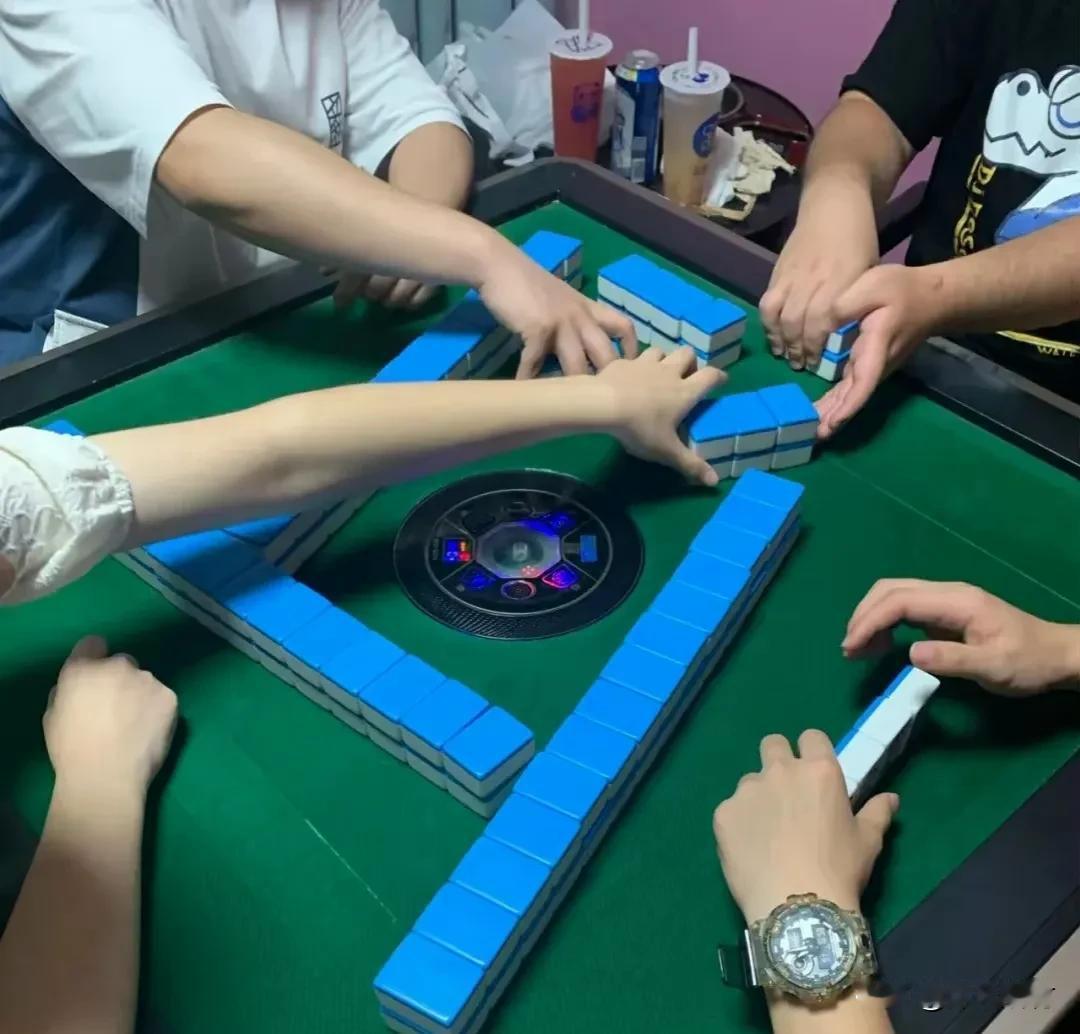 常年打牌输多赢少？看懂运气与打法，打牌少走弯路
很多人打牌天天输，总搞不懂问题到