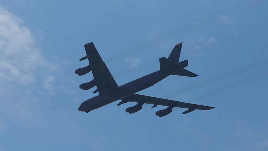 美国战略轰炸机在英国上空发出了求救信号。
一架美国B-52战略轰炸机在英国上空发