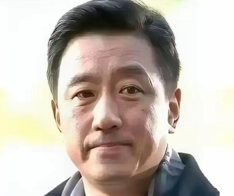 一个演员，戏拍了七成，突然要求片酬翻倍，以罢演胁迫剧组。导演二话不说，在新疆戈壁