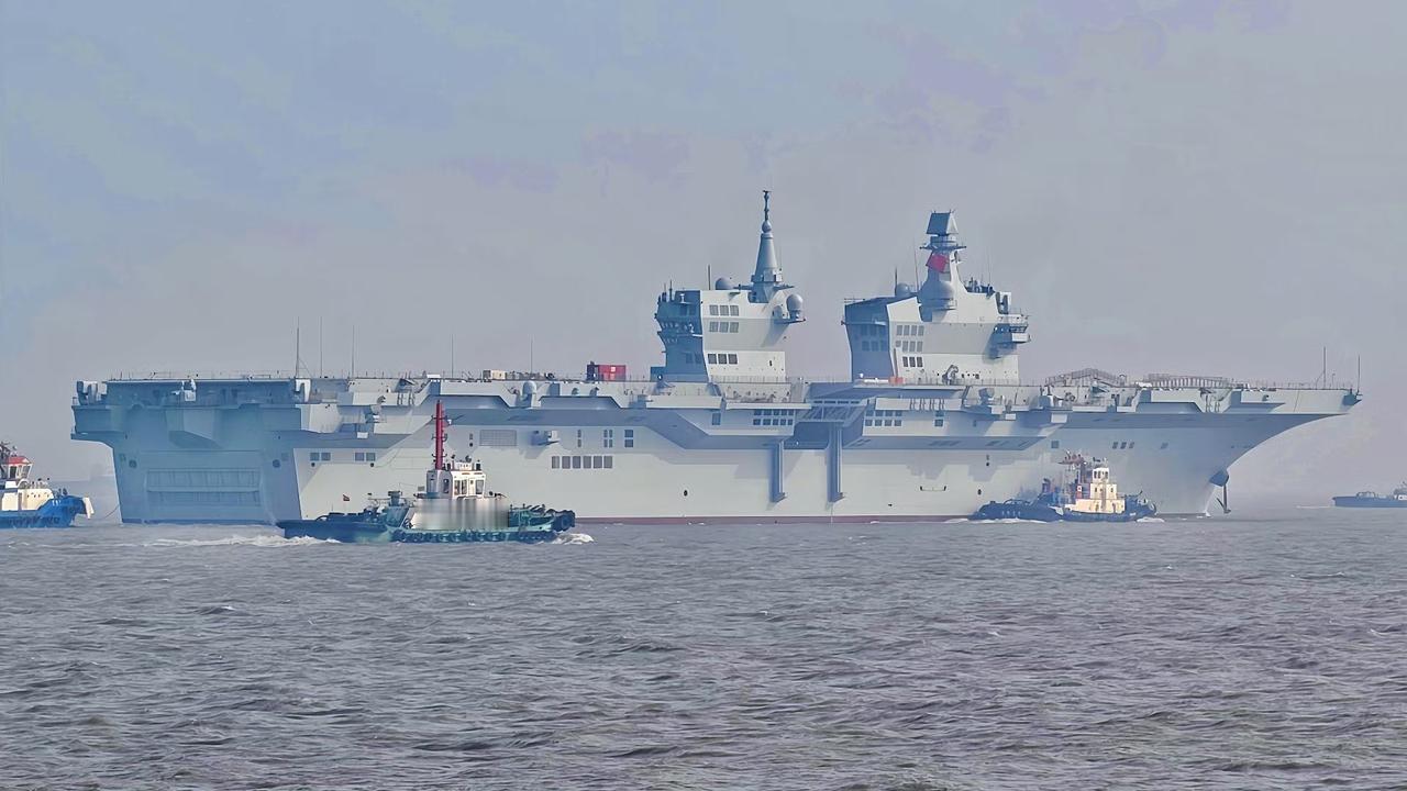 最近在沪忙碌的军迷朋友拍到了076首舰51号四川舰再次出海试航 的画面