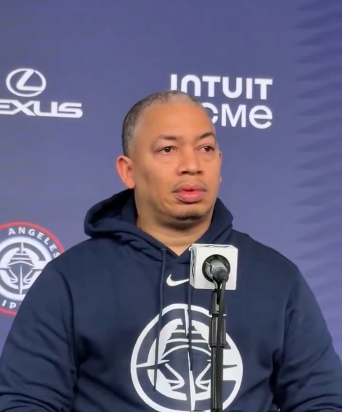 卢：我认为小卡和哈登无法进入禁区，他们整晚都做出了正确的传球，但就像我说的，我们