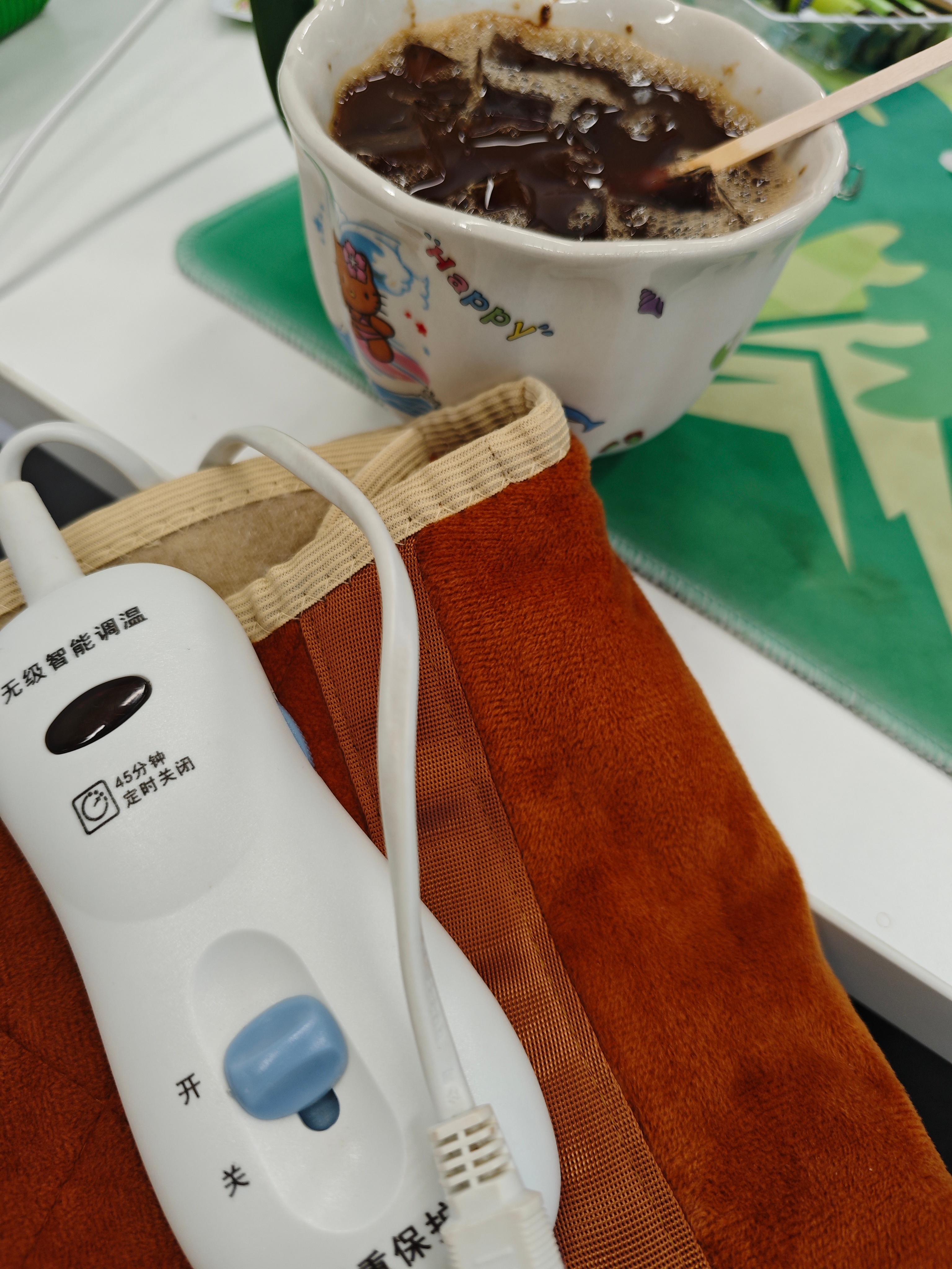 又到了我喝冰美式，用暖宫带的时候 