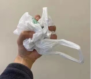 【糟糕！又被塑料袋的响声“暗算”了】想必很多人肯定和我一样，都被塑料袋发出的声音