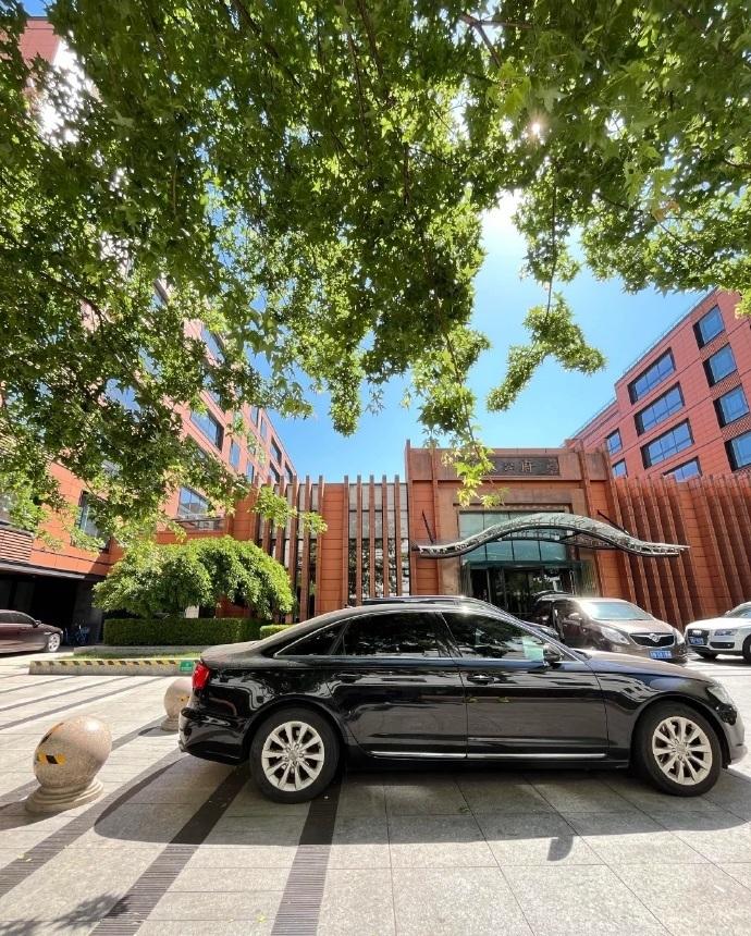 北京1环！天安门东500米！霞公府447平大宅
4居室带保姆间，2梯一户，南北通