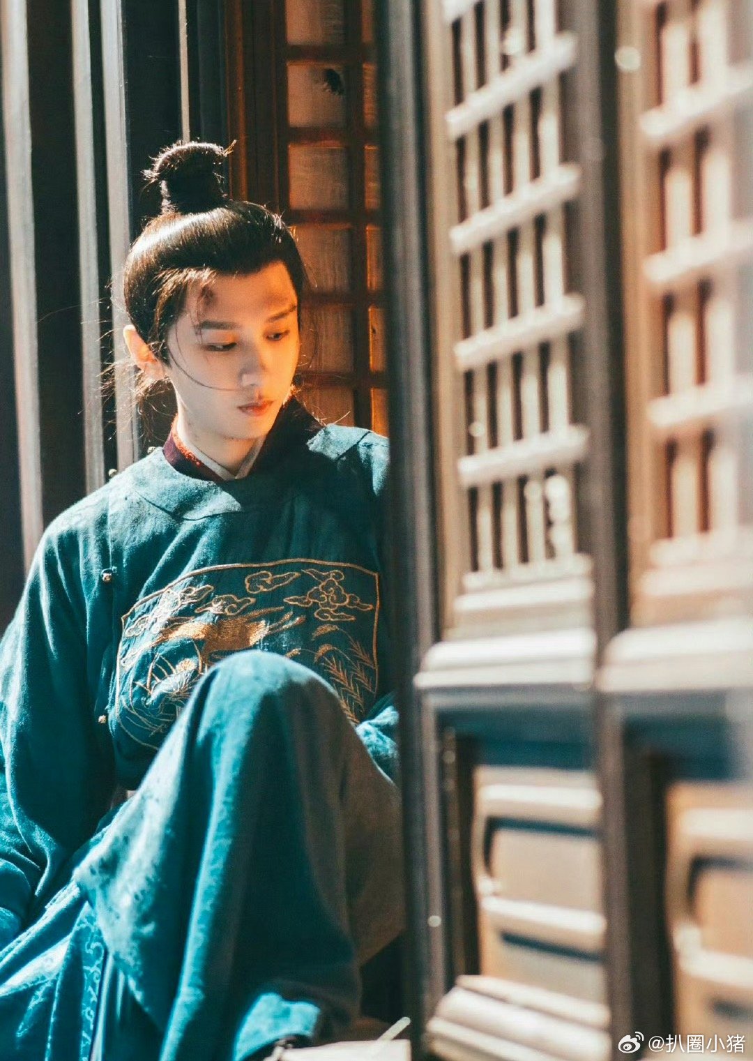 今天愚人节新浪娱乐换了成毅朱瞻基头像！太子殿下太帅了