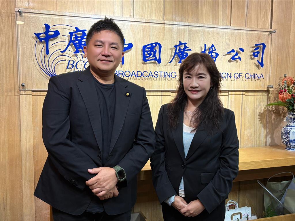 郑丽文靠"世代交替"大旗当选,不过多名党务人事却遭嫌太老。新任文传会主委吴宗宪表