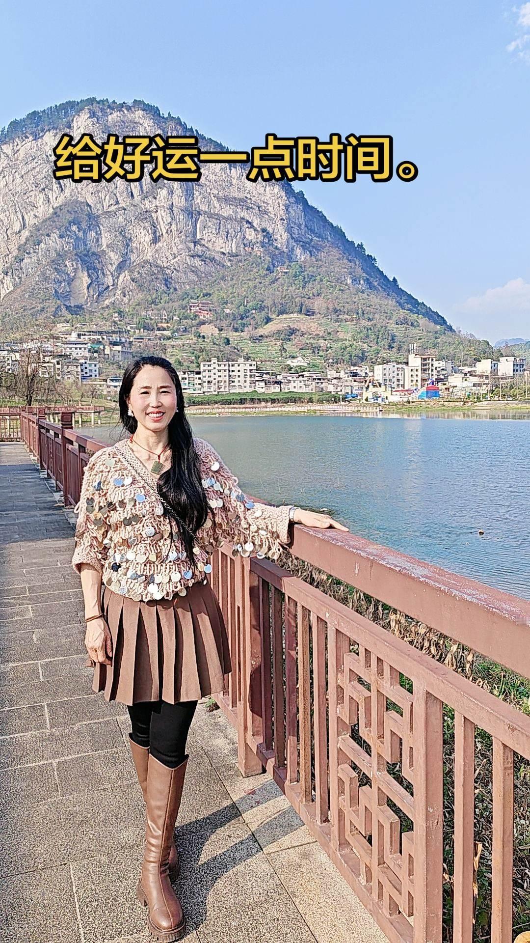 苦难是一种修行，逆境是一种沉淀，人这一辈子，没有谁比谁更容易，只有谁比谁更能熬，