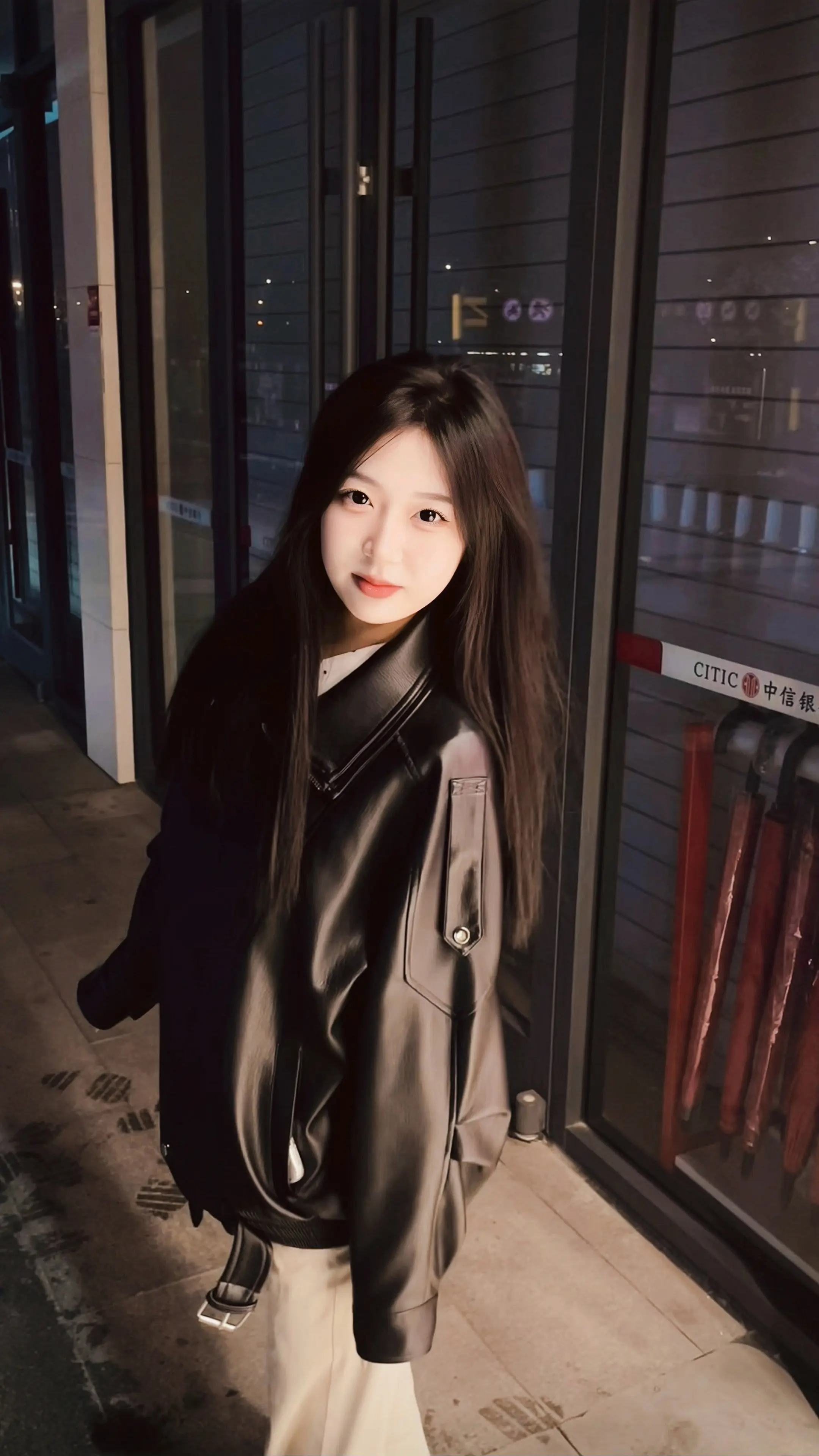 晴天适合见面  雨天适合想念