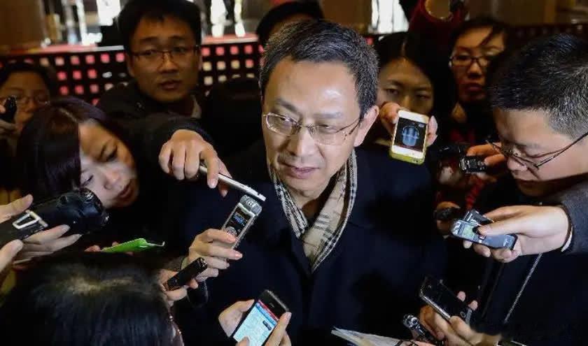 有人说，普京的任期，白纸黑字写着到2030年。到那一天，他77岁。而我们这边，几