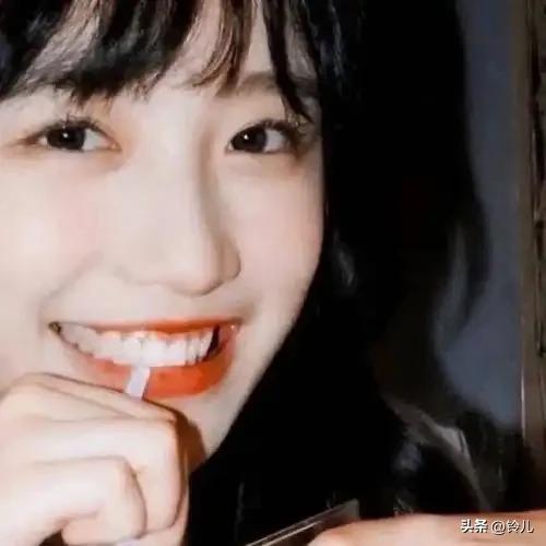 我没被抓考勤的抓住。
周五早上，女儿因为挑衣服，这件不穿，那件不要，我在家打馨