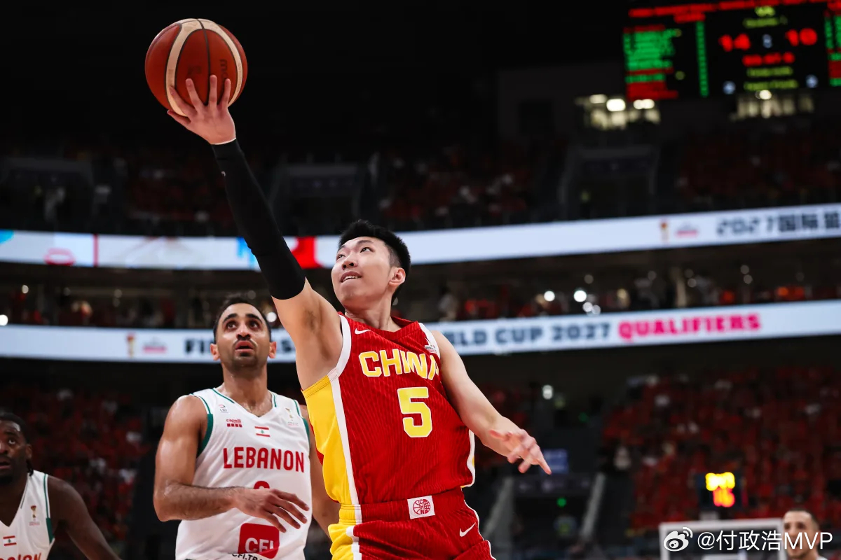 杨瀚森绝杀黎巴嫩男篮！杨瀚森19分9篮板3助攻，今晚表现得极其强势，多次在篮下强