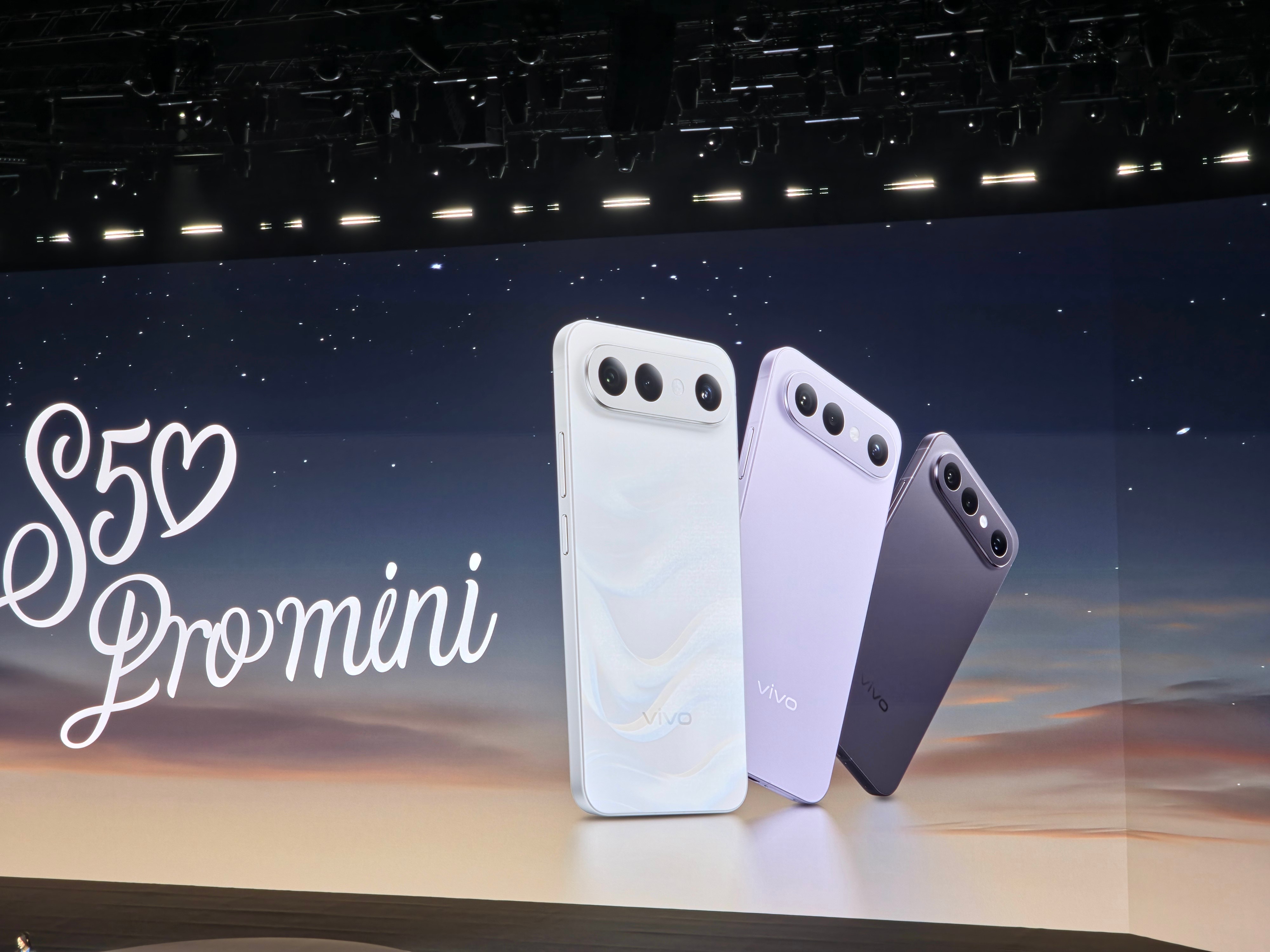 vivo S50 Pro mini 这设计怎么样？ 