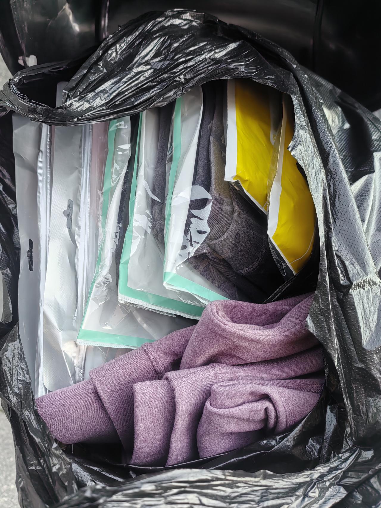 在大胡同天奕商城买了七条秋裤，两条打底裤。一共花了190元。
     七条秋裤