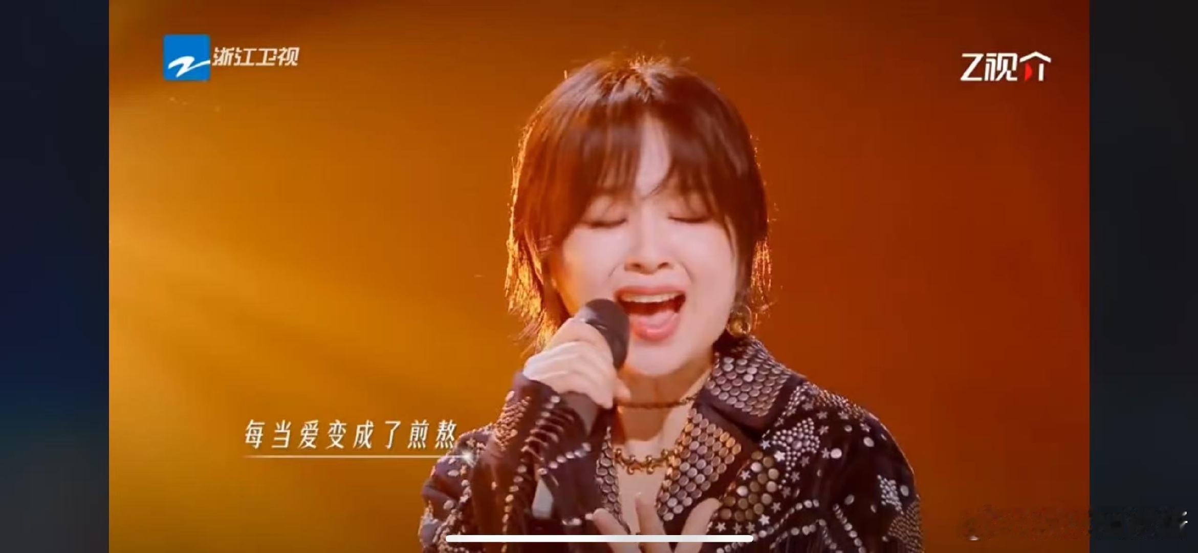 周笔畅用一首歌带我回到21年前教科书级别的现场演唱！周笔畅流畅的转音、稳定的气息