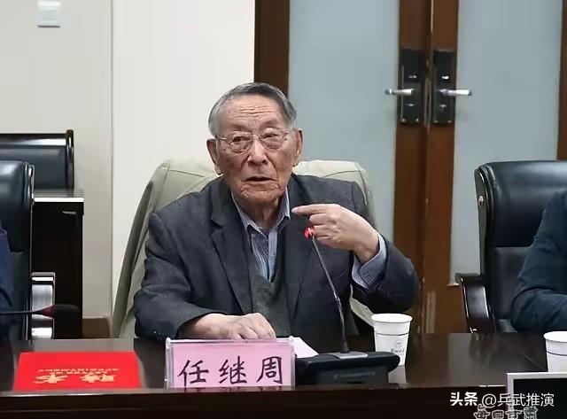 记者问工程院院士任继周，你把所有的钱都用在这些奖学金了。他说，全捐了，老实讲，我