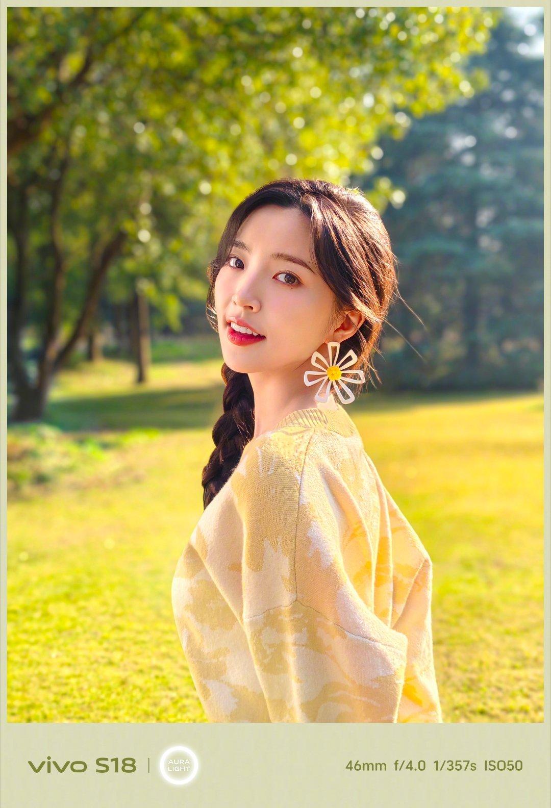 #人像分两种 蓝厂和其他#
vivo S18这一次直接把手机的柔光灯做大，S系列