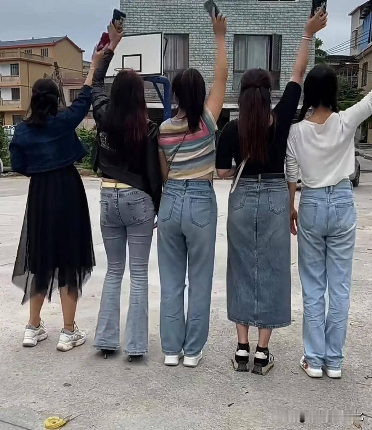 比身高，看谁高