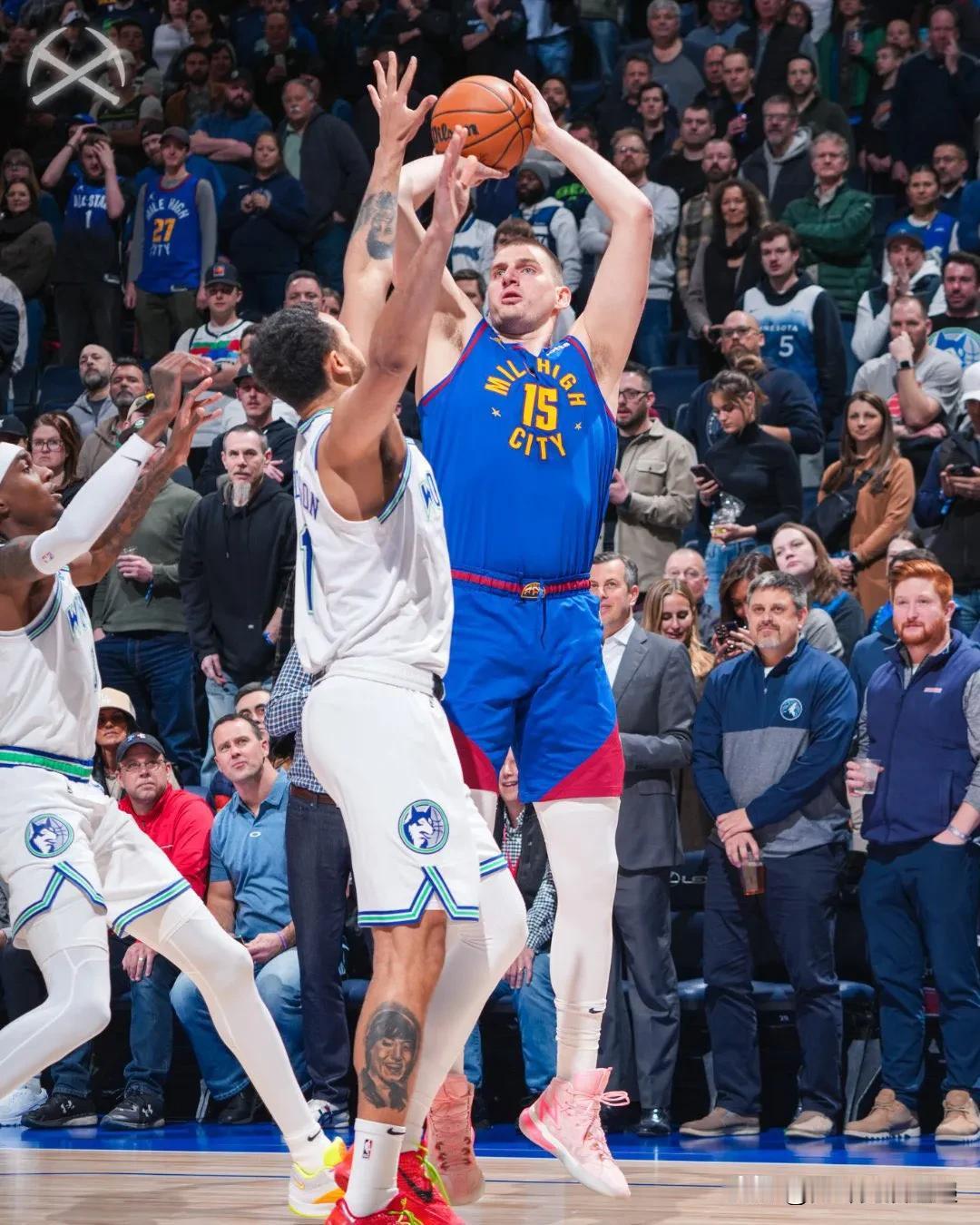 尼古拉·约基奇关键数据

35 场比赛（NBA 第 18 名）
129分（NBA