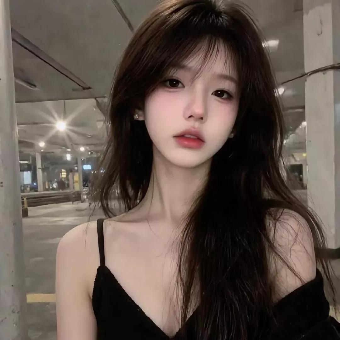 夜晚的神秘氛围，性感又迷人夜景气质少女 夜中的美女 夜街氛围感照 耀眼夜景 夜的