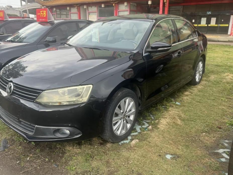 二手车强烈建议装倒车影像，尤其老车、车身偏大、停车环境复杂的情况。原车没有的话花