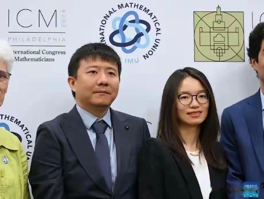 对两位数学家的宣传，应该适可而止了。

自菲尔兹奖公布以来，网络上持续数日都是两