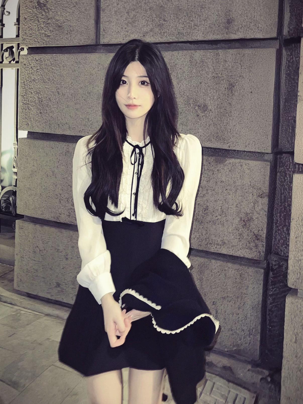 贺涵 下雨了 我在徐家汇。