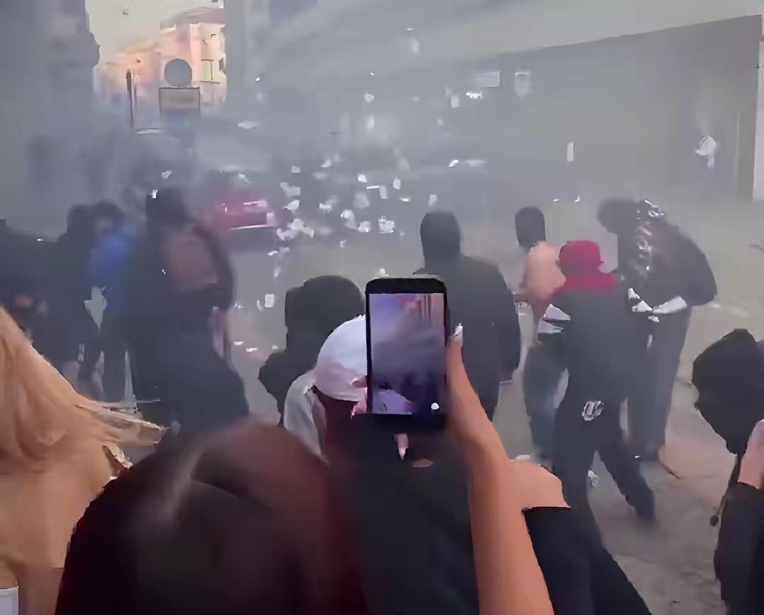 欧洲怎么了？法国暴乱之后，意大利米兰、都灵、博洛尼亚等北部城市，也爆发游行并演变
