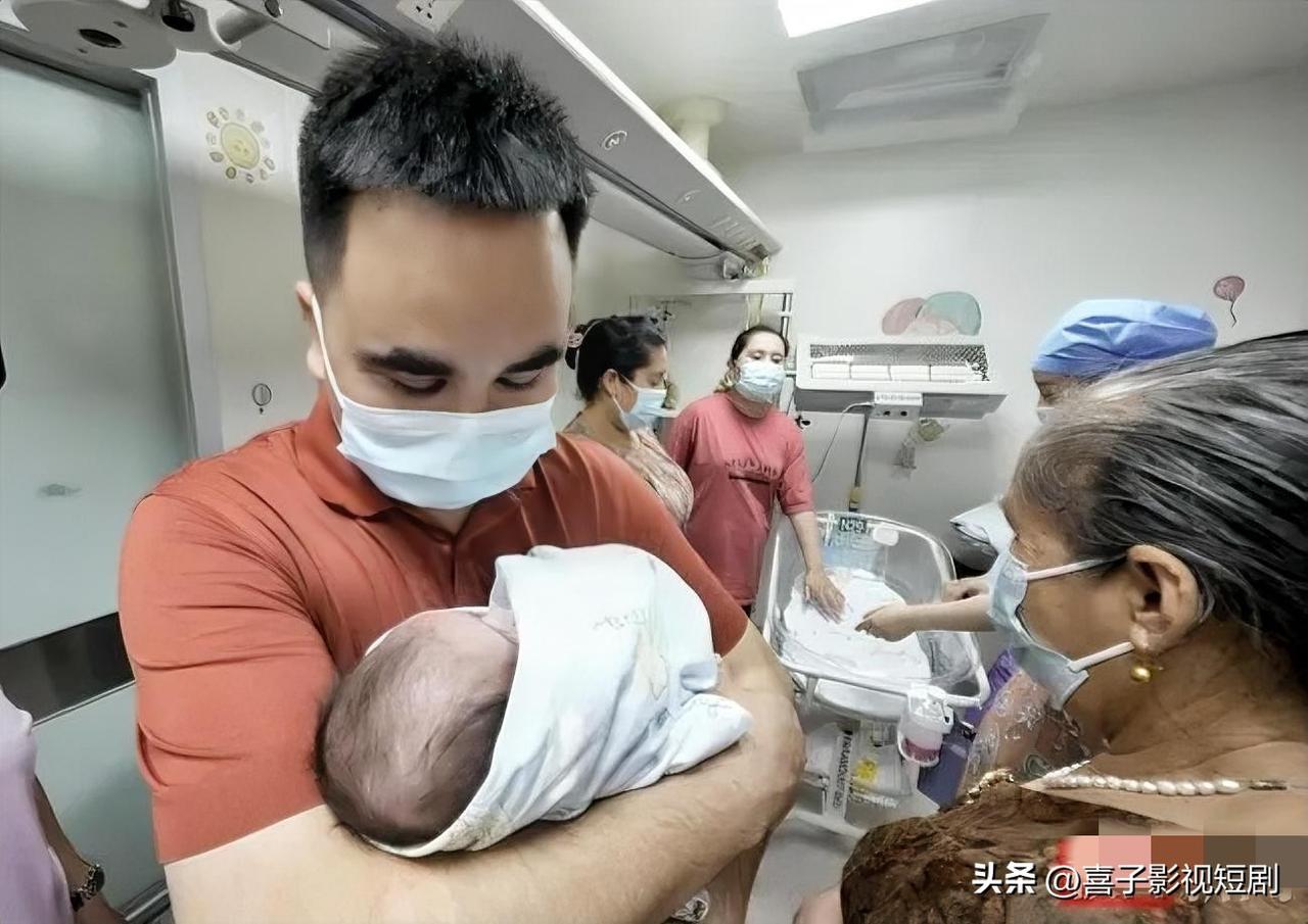 新疆五胞胎爸爸：满眼都是“小欢喜”
在新疆，一位五胞胎爸爸迎来了人生最幸福的时刻