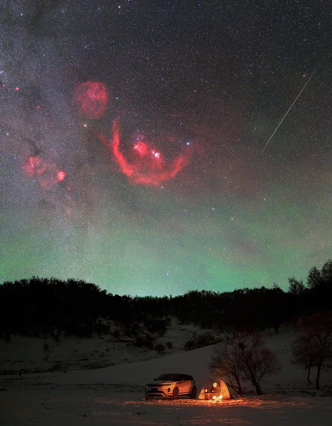 驱车远行，在世界的边缘搭起帐篷。关掉车灯，退还给黑夜最原始的通透。看猎户座在头顶