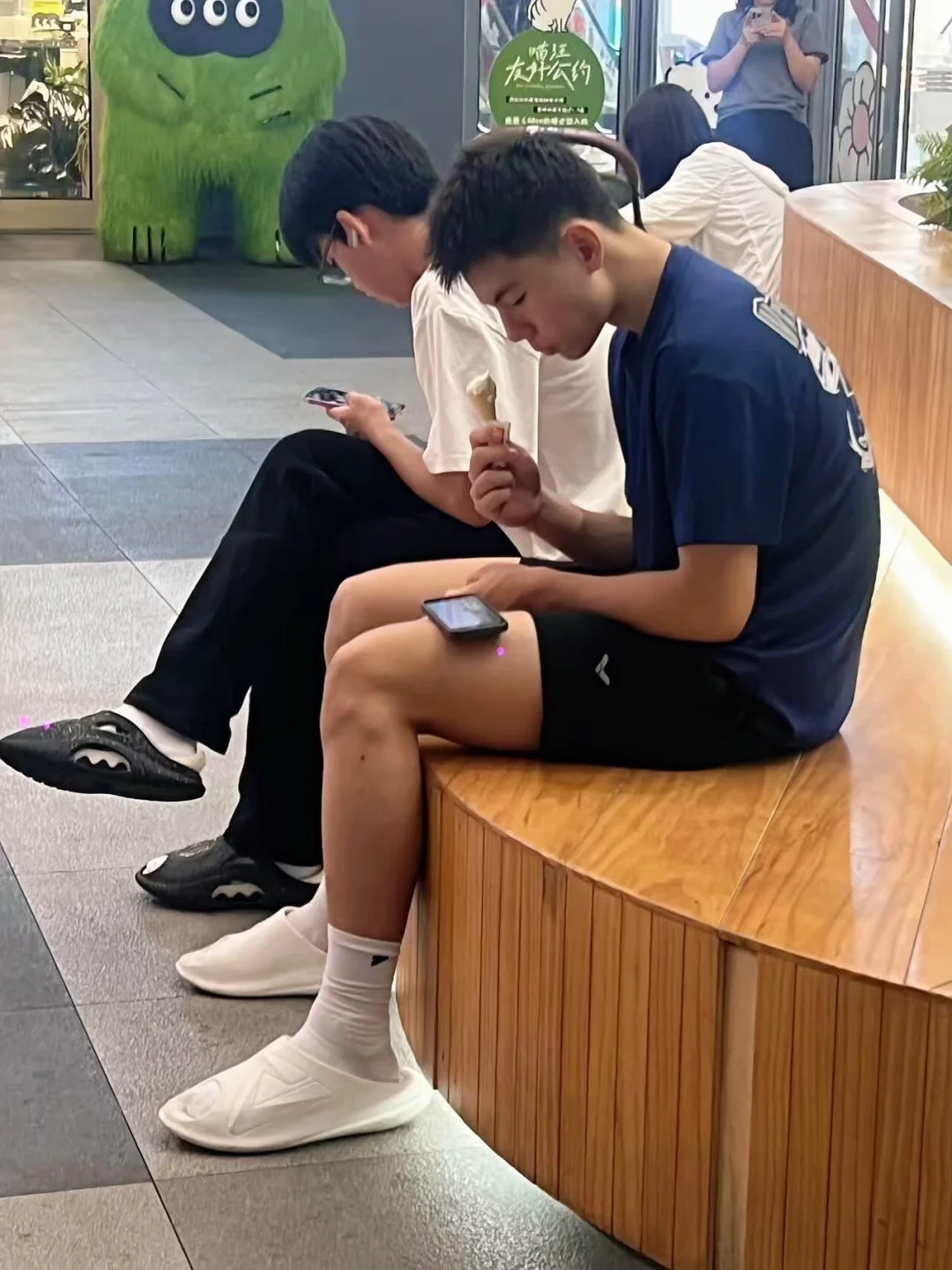 这个黑皮小哥完完全全长到我的审美上～