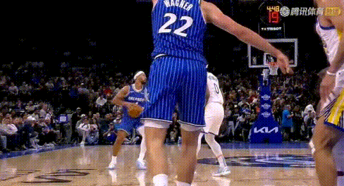 3次飞扣——布莱克21+4+2要学阿门打法？
跟阿门一样的身高，面对没高度的勇士