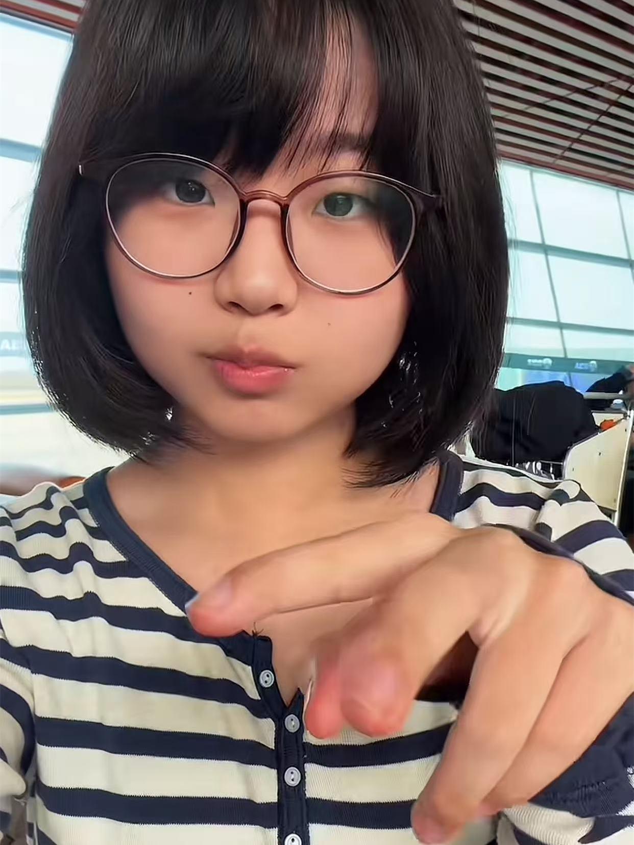 栾云平女儿盆盆现身上海，素颜出镜看F1赛车！对于德云社下一代，网友、粉丝爱屋及乌