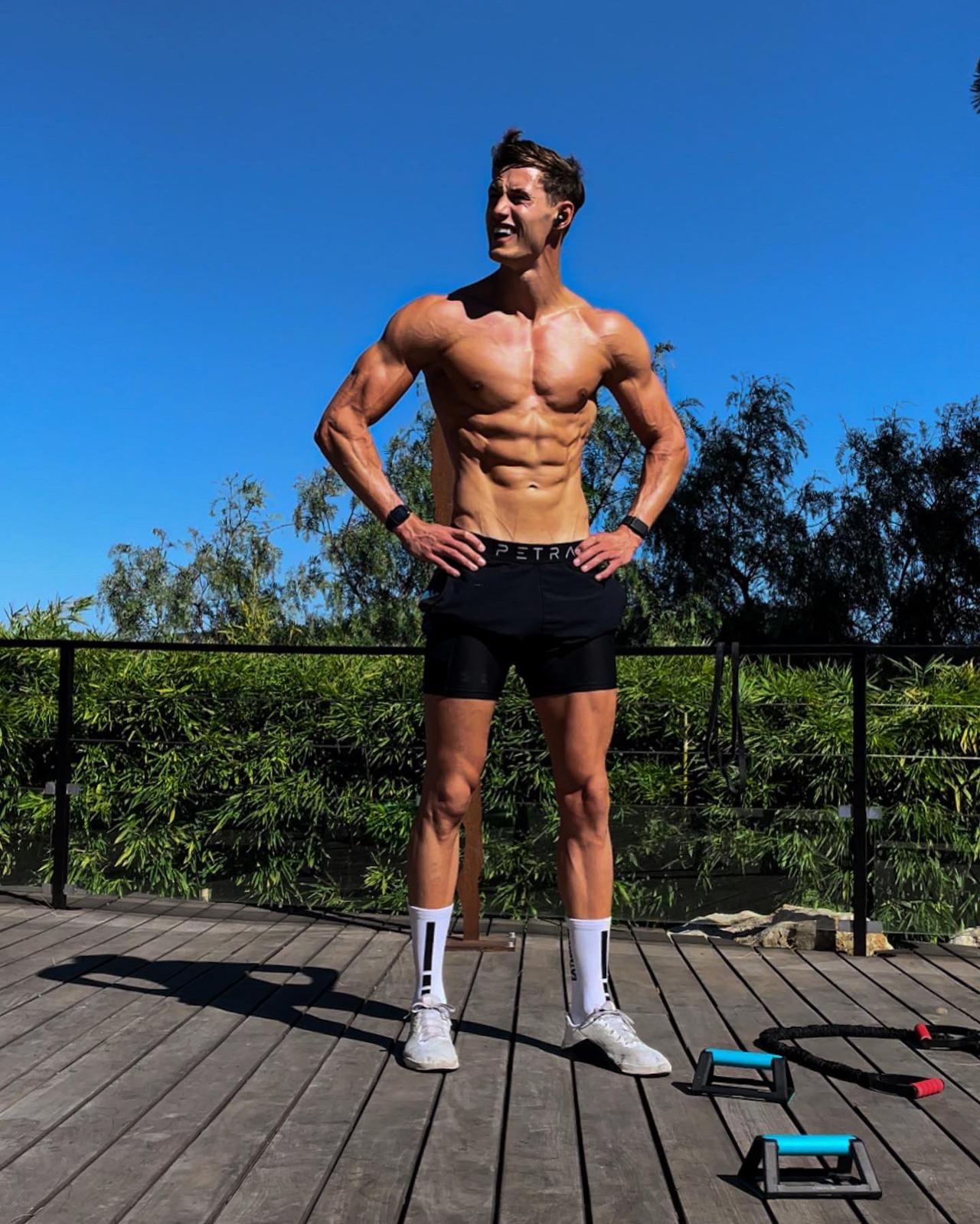 时尚男模特 Dan Hyman，身材太完美了。