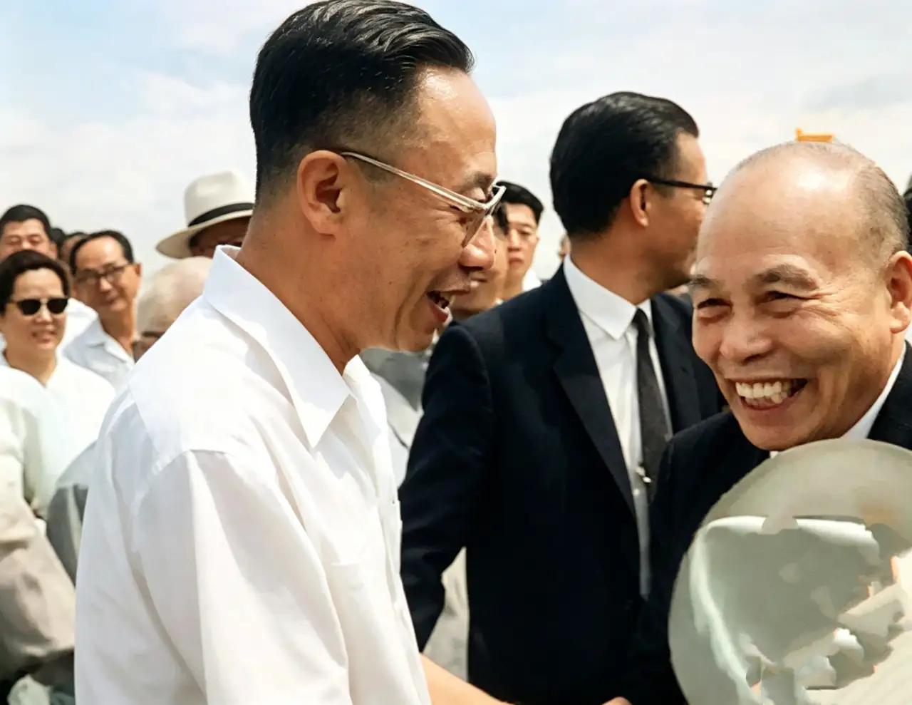 1965年7月20日，原国民政府代总统李宗仁从海外归国抵达北京机场。已经特赦的末